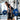 Kvinde der træner med pink StrapIt lifting straps fra MakeIt under styrketræning i fitnesscenter