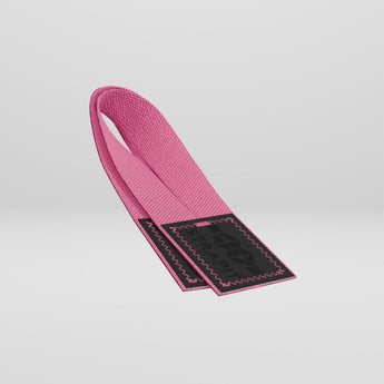 StrapIt Lifting Straps i pink fra MakeIt på lysegrå baggrund