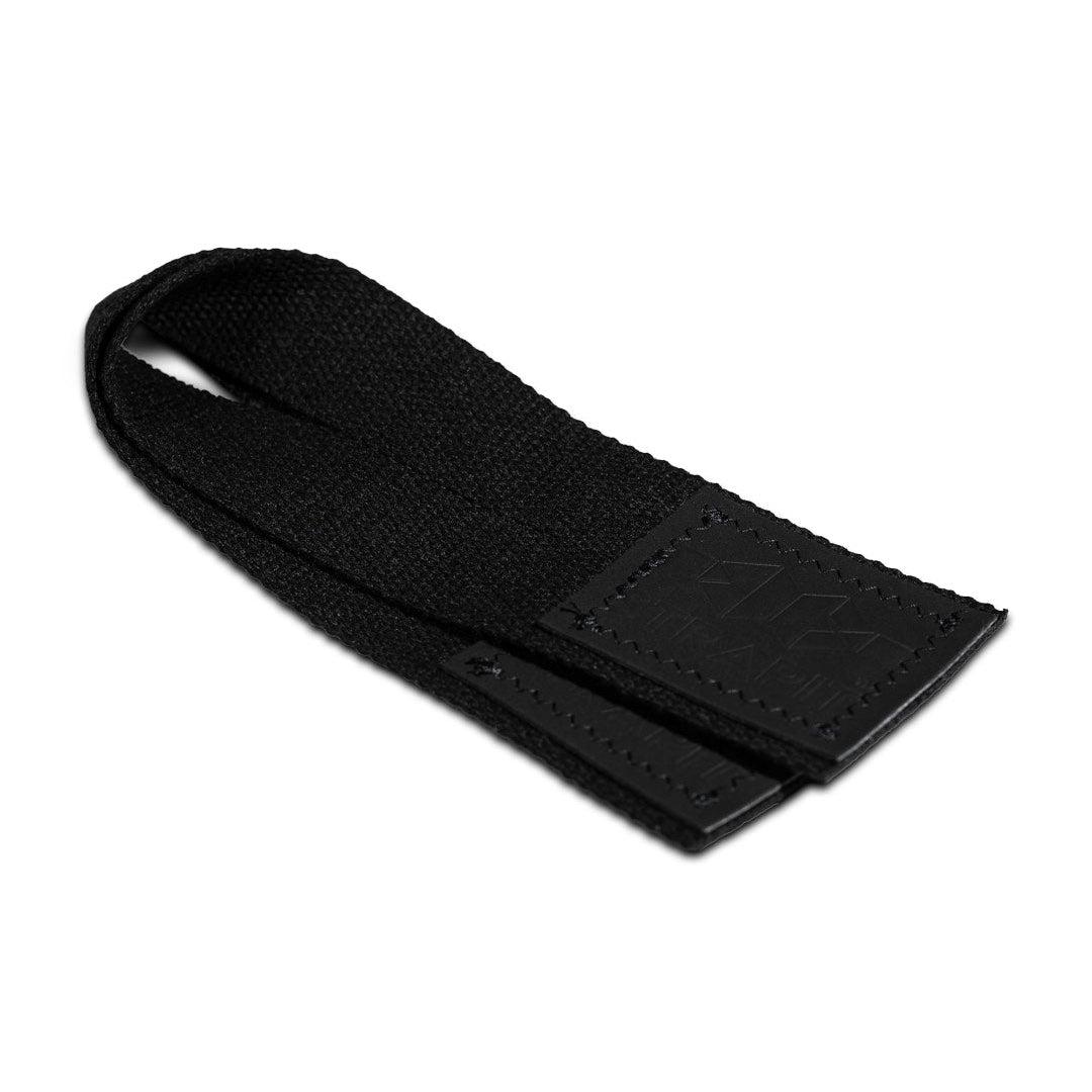 StrapIt Lifting Straps er det ultimative valg til dig, der vil maksimere din styrke og løfteevne. Disse stropper hjælper med at tage trykket af dine hænder og underarme under tunge løft, så du kan fokusere på teknikken og undgå træthed i grebet. Uanset om du træner dødløft, rows eller shrugs, giver StrapIt Lifting Straps dig den nødvendige støtte til at løfte tungere og længere.