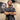 Kunde viser MakeIt Danmark træningsudstyr – StrapIt lifting straps, HookIt cuffs og wrist wraps til styrketræning og fitness.