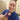Kunde viser MakeIt Danmark træningsudstyr – StrapIt lifting straps, HookIt cuffs og wrist wraps til styrketræning og fitness.